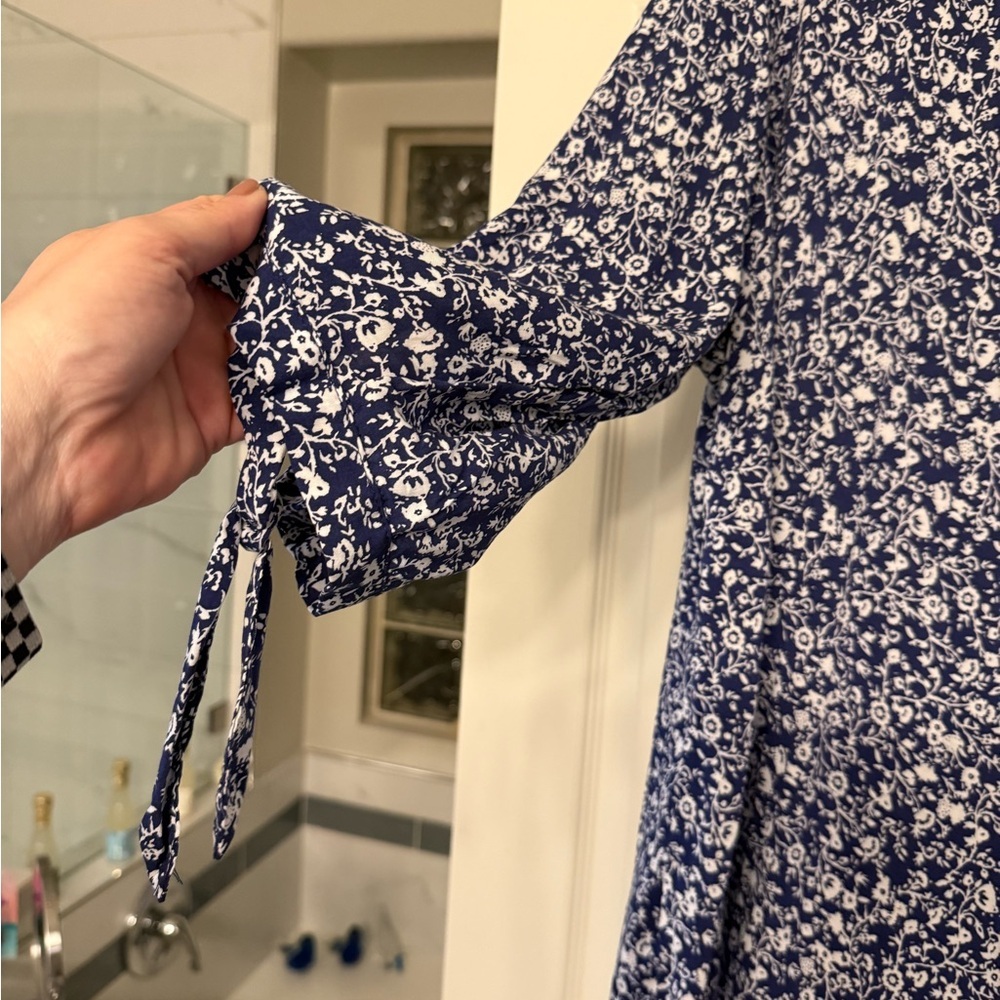 Jones New York & Company Floral Navy Blue Dolman Sleeve Women's Top - Picture 8 of 13